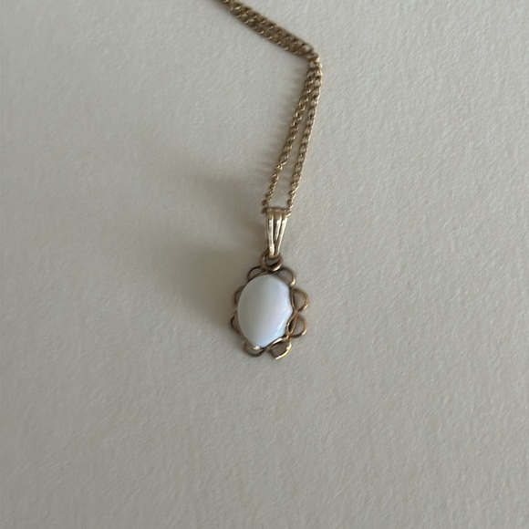 Vintage gold filled chain and pendant. With white opal. - Picture 5 of 7